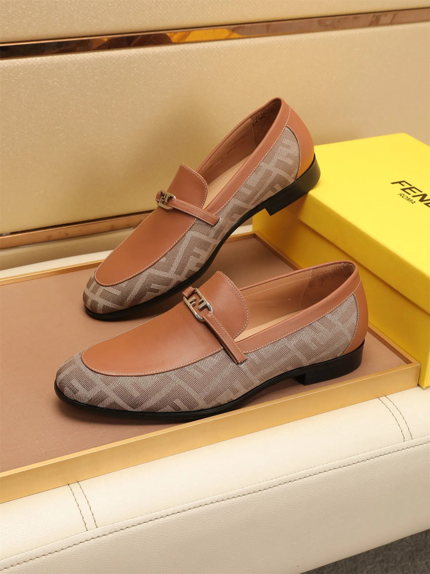 Men's shoes💰460 🕷🕷【FENDI】The latest men's formal leather shoes🇨🇳Classic series not to be missed💯The first layer is made of imported first-layer cowhide☘Original quality, the leather is smooth and delicate🎋Awesome version, perfect streamlined outline🍇Cowhide lining, size 38-44 (customized at 45.46)...